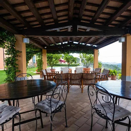 Poggio Montali ファームステイ *