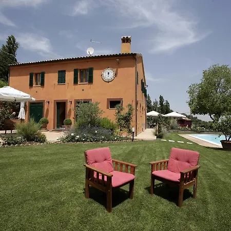 Poggio Montali ファームステイ Monte Roberto