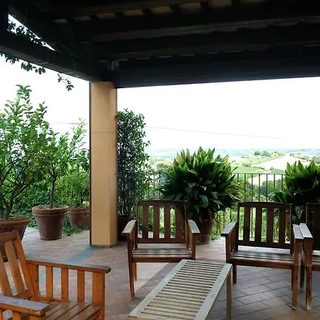 Poggio Montali ファームステイ