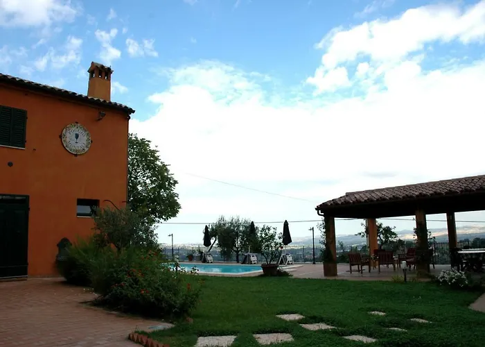 Poggio Montali مزرعة للإقامة