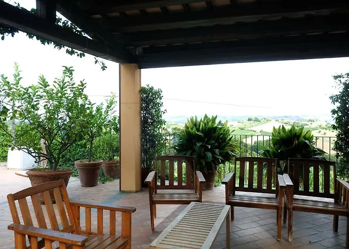 Poggio Montali مزرعة للإقامة